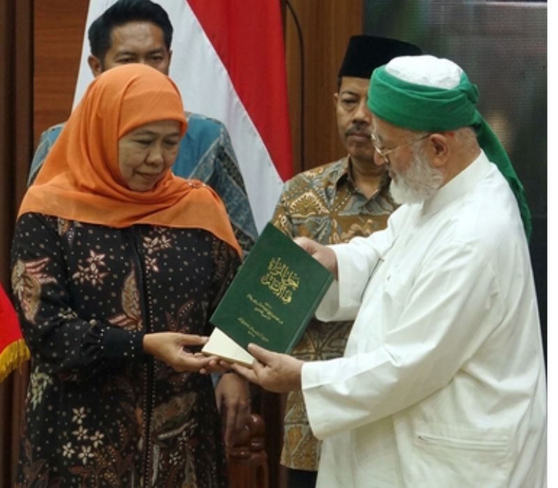 Khofifah Resmikan Magister Kajian Turats UINSA, Dorong Pelestarian Karya Ulama Nusantara