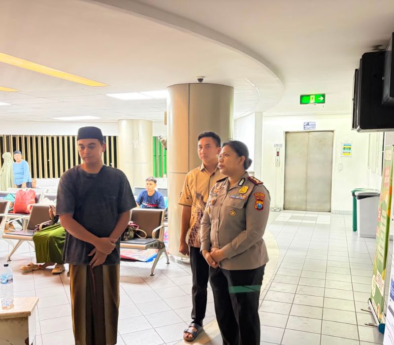 Kapolres Probolinggo Jenguk Dua Korban Karhutla Bromo di RSUD Dr. Soetomo