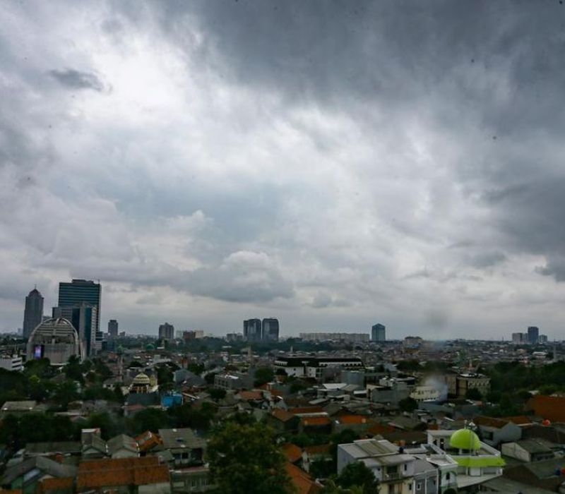 Cuaca Jawa Timur Berubah, BMKG Ingatkan Potensi Hujan dan Gelombang Tinggi
